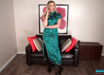 Stunning Ashley Jayne Starts Stripping Just To Expose Her Nicely Shaped Body