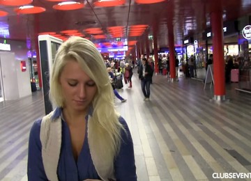 Amateur Solo Model Sara J Showing Her Tight Body For The Camera