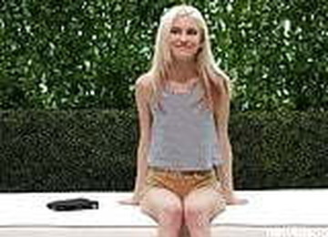 98lbs Petite Spinner Fucks During Her Calendar Audition