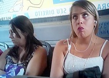 Pedindo O Whatsapp Da Gostosa Que Tava Manjando Minha Rola