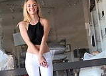 Sexy Blonde Teen Molly Pussy Play