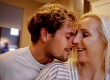 Arousing Blondie Mature Takes It Deep In Slit - Housewife