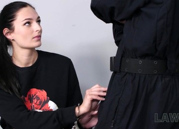 Sweet Lassie Leanne Lace Knows How To Avoid Arre