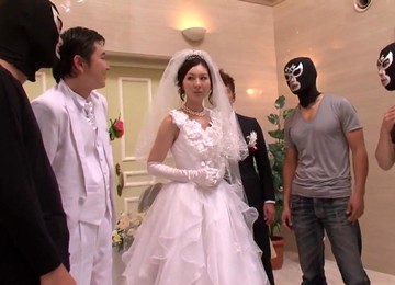 Yui Tatsumi Off-season Flowering Gangbang Wedding Aisle