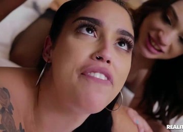 Handsome Black Dude Is Lucky To Fuck 2 Spicy Brunettes At Once