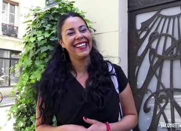 Nawel Is An Amateurs European Who Loves  - Bum To Mouth