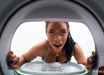 Roommates With Fuck Buddy Benefits, Halle Hayes - Interracial Hardcore Half Stuck In Laundry Machine