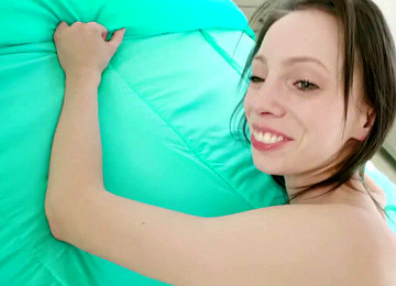 Aria Haze, Mager, Hazing