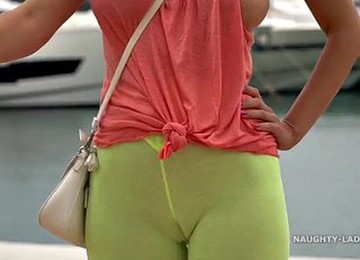 Cameltoe Flashing In Public