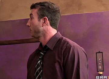 Naughty Girl Jennifer White Gives An Amazing Double Blowjob For Two Big Cocks