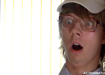 Sexy Mom Tempts Her Young Neighbor