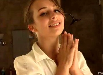 Stunning Sofia Is Toying Her Pussy With High Heel