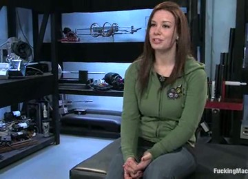 Horny Siren Is A Volunteer To Test The New Fucking Machine