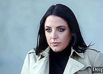 Amazing Ladies Like Deep Blowjobs And Casual Threesomes With A Handsome Guy From The Club