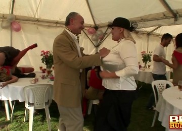 Kit And Kat Lee Invited Over Their Friends For A Group Sex