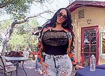 Juicy Whore Adores Oral Pleasures