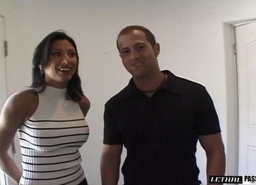 Seduced Cougar In Nylon Stockings Enjoying Pussy Fingering