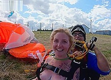 Alternative Sexy Tattooed Babe Skydives Naked