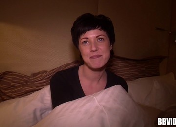 Juicy Brunette With Short Hair Pleasuring Her Cunt