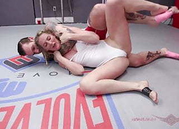 Mona Wales In Mixed Nude Wrestling Match Fighting A Guy