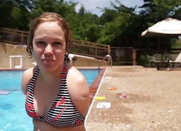 Pretty Lady With No Arms And Short Leg