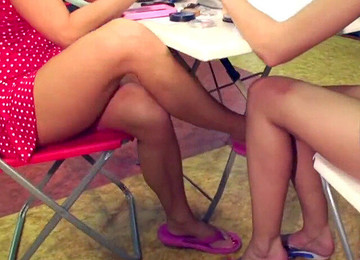 Under Table, Lesbian Long, Tribbing