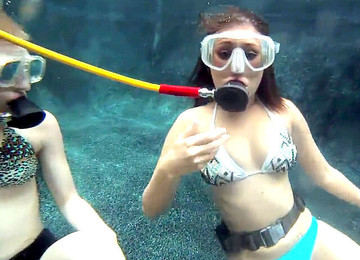 Avril Missy Scuba Instructing, Scuba Lesbians, Avril