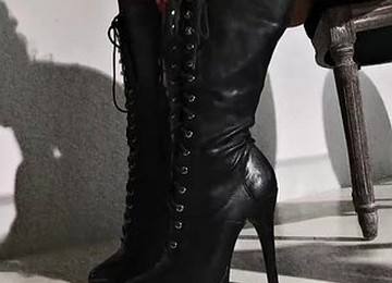 Squirting Gorgeous Whore In Leather Prefers Group Casting