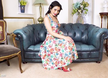 NHLPCentral - Valantina Bianco Nylons For You