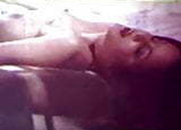 ARZU OKAY - PUSSY VAGINA YALATIYOR SIKIS