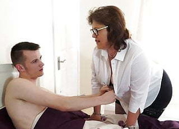 Good Morning With Chubby Mature Mom And Slim Son