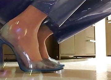 ITALIAN FEMDOM IN PERPEX SHOES