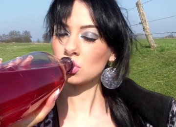 Brunette Cutie Sucks And Fucks In Homemade Amateur Porn Vid