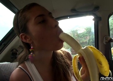 Hot Latina Beauty Kelly Bermudez Gets Fucked After Eating A Banana