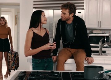 This Ain't No Shy Babe And This Experienced Seductress Rides A Dick Like A Pro