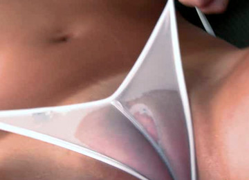 Two Raven Haired Chicks Played With One Big Pussy Pump Incar