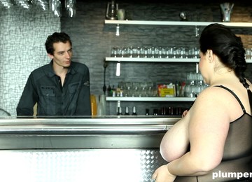 BBW Sandwich Goes Wild With His Two Insatiable Fat Ladies