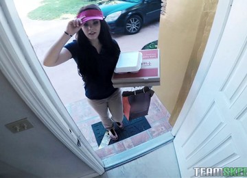 Pizza Girl Earns A Big Tip By Making Him Cum Hard