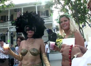 Gorgeous Amateur Cowgirl Shoes Off Her Nice Ass In Public