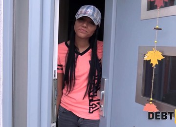 Thoughtless Chick Avoids Problems Practicing Sex With The Landlord