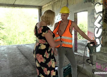 Heavy And Fat Mature Blonde Whore Spreads Legs For Kinky Missionary