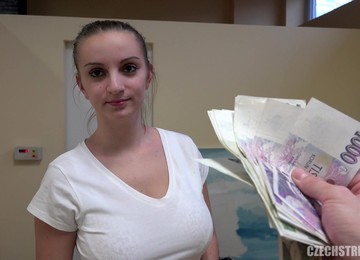 Talented Babe Pleases Dude And Gets Orgasm In Return