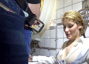 Peeing, Pipi, Piss On