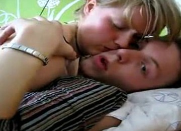 Amateur Dildos Her Cunt & Squirts Like A Fountain