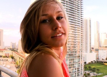 18 Year Old Gives Handjob