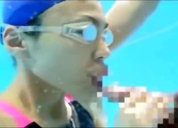 Swimmer Sucks Underwater