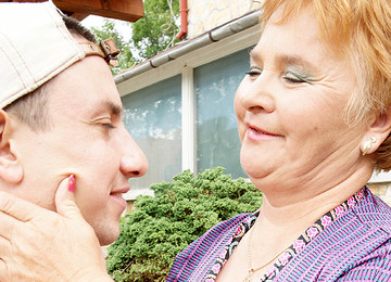 Horny Mature Slut Doing Her Toy Boy - MatureNL