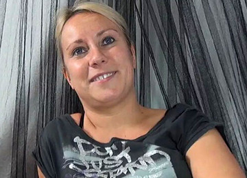 Christina In Pussyshow... Christina - AmateurVR3D