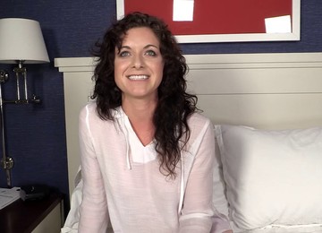 Hot Mature MILF Lynn Is In Need Of A Massive Love Tool