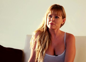 Petite And Curvy One Wants To Get Hot